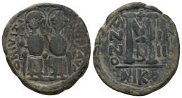 JUSTIN II (565-578). Follis.
14.41 Gr. 31.1 mm.