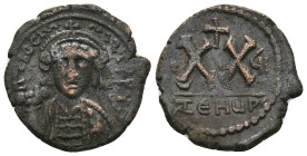 TIBERIUS II CONSTANTINE (578-582). Half Follis.
7 Gr. 23.6 mm.