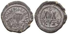 PHOCAS (602-610). Half Follis.
6.92 Gr. 24.5 mm.