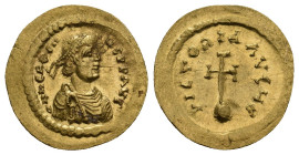 HERACLIUS (610-641). GOLD Semissis. Constantinople.
2.22 Gr. 18.3 mm.
