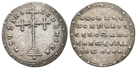 CONSTANTINE VII PORPHYROGENITUS with ROMANUS I (913-959). Miliaresion. Constantinople.
2.95 Gr. 23.5 mm.
