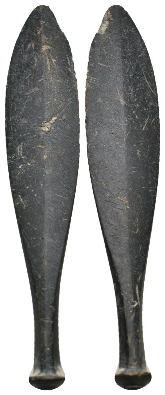 GREEK BRONZE ARROWHEAD.(CIRCA 3RD-1ST BC).
4.56 Gr. 53.5 mm.