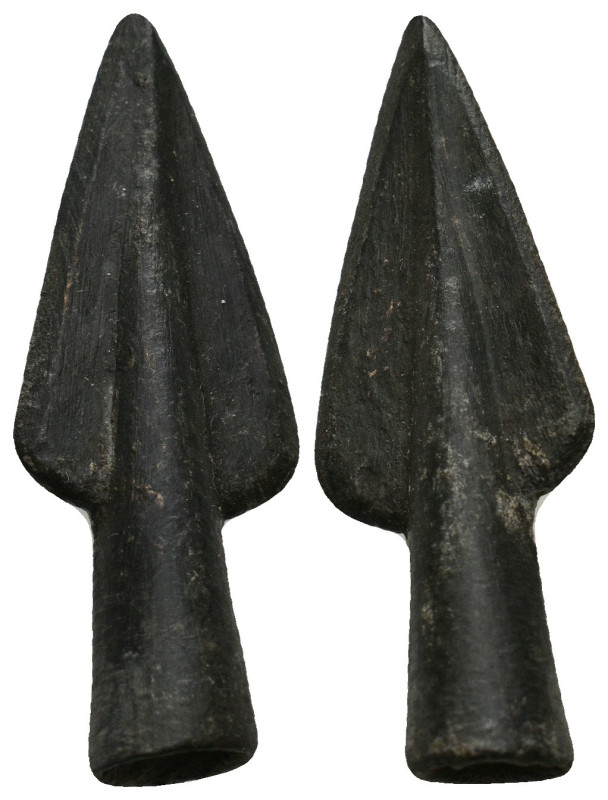 GREEK BRONZE ARROWHEAD.(CIRCA 3RD-1ST BC).
5.26 Gr. 36 mm.