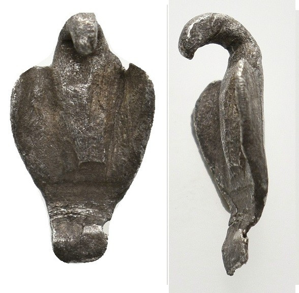 ANCIENT ROMAN SILVER EAGLE FIGURINE (1ST-5TH CENTURY AD).
0.79 Gr. 14 mm.