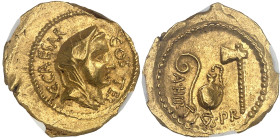 RÉPUBLIQUE ROMAINE - ROMAN REPUBLIC
Jules César (60-44 av. J.-C.). Aureus ND (46 av. J.-C.), Rome.
Av. C. CAESAR COS. TER. Buste de Vesta voilée à dro...