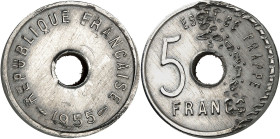 FRANCE
IVe République (1947-1958). Essai de frappe de 5 francs, concours de 1955, flan biffé 1955, Paris.
Av. REPUBLIQUE FRANÇAISE. trou central ; au-...