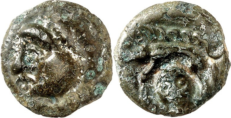 GALLIEN. 
LEUCI (um Toul). 
Potin 3,31g. Kopf n.l. / Eber n.l.; darunter Mensc...