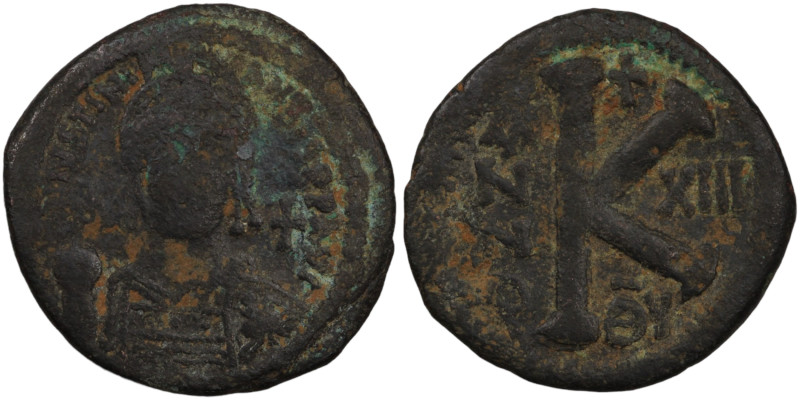 Justinian I. (527-565 AD) Æ 1/2 Follis. (31mm, 10,64g) Nicomedia. Obv: crowned b...