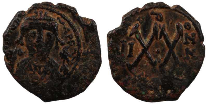 Tiberius II. Constantine. (578-582 AD). Æ 1/2 Follis. (23mm, 6,00g). Theoupolis....