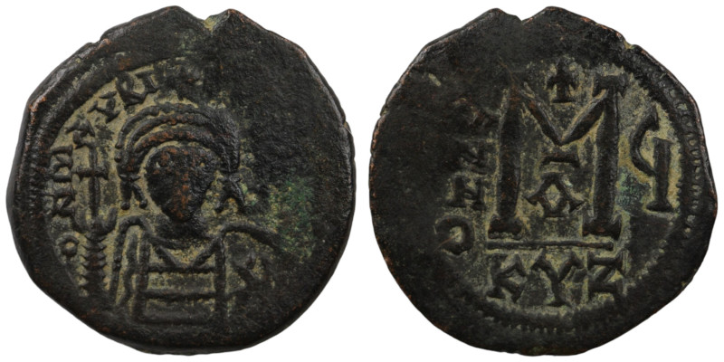 Maurice Tiberius. (582-602 AD). Follis. (30mm, 10,51g) Cyzicus. Obv: bust of Mau...