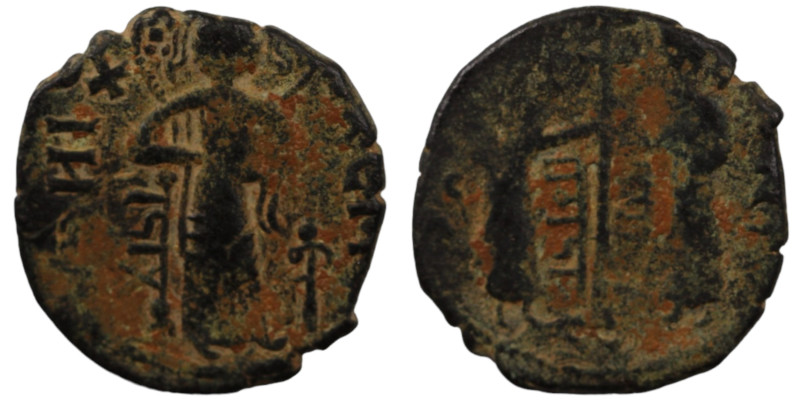 Constantine X. Ducas. (1059-1067 AD). Follis. (22mm, 4,32g) Constantinople. Obv:...