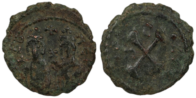 Justin II. (565-578 AD). 10 Nummi. (16mm, 1,81g) Obv: Justin and Sophia enthrone...