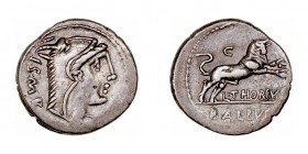 Thoria
Denario. AR. (105 a.C.). A/Cabeza de Juno Sospita a der. recubierta con piel de cabra, detrás I.S.M.R. R/Toro a der., encima letra C, debajo L...