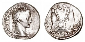 Augusto
Denario. AR. (27 a.C.-14 d.C.). A/Cabeza laureada de Augusto a der., alrededor (ley.). R/Cayo y Lucio césares, con escudos y útiles de sacrif...