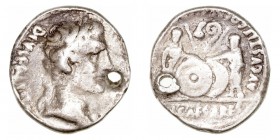 Augusto
Denario. AR. (27 a.C.-14 d.C.). R/Cayo y Lucio césares, con escudos y útiles de sacrificio, alrededor C. L. CAESARES AVGVSTI F. COS. (DESIG. ...