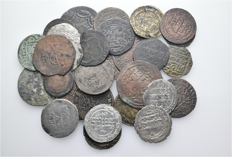 A lot containing 29 silver and bronze coins. Mostly Qarakbanids. Fine to very fi...