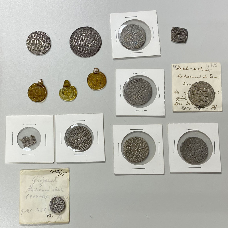 INDIAN SULTANATES, etc.: LOT of 11 silver coins and 3 glass items, Arakan: Bodaw...