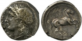 Anonymous, Didrachm, Neapolis (?), ca. 275-270 BC; AR (g 7,08; mm 19; h 1); ROMANO, laureate head of Apollo l., Rv. Horse galloping r.; above, star of...