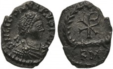 Libius Severus (461-465), Half Siliqua, Rome, AD 462; AR (g 0,92; mm 13; h 12); D N LIB SEVERVS P F AVG, diademed, draped, cuirassed bust r., Rv. Chri...