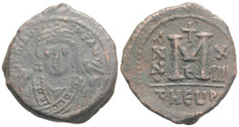 Maurice Tiberius (582-602 AD). AE Follis (28,8 mm, 10.7 g), Theoupolis (Antiochia), 597-598 AD.
obv. d N MAI - C N AUT, crowned bust of Maurice facing...