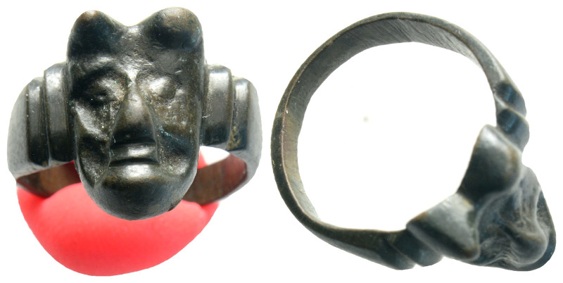 ANCIENT BRONZE RING .Ae. 8,2 g. 19,1 mm.