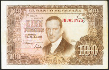 100 Pesetas. 7 de Abril de 1953. Serie 3H y con la variedad firma invertida y desplazada. (Edifil 2021: 464c). Inusual, conservando parte de su aprest...