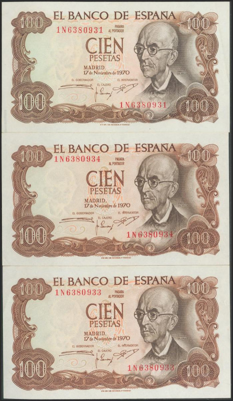 Conjunto de 3 billetes en tramos correlativos de 100 Pesetas, emitidos el 17 de ...