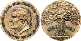 Deutsche Medaillen. 
Personenmedaillen. 
Luther, Martin (1483-1546). Bronzegussmed. 1983, v. Wolfgang Günzel (Guss bei Füssel, Berlin), auf seinen 5...
