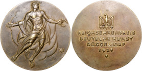 Deutsche Medaillen. 
Düsseldorf. 
Bronzegussmedaille, Reichsehrenpreis der Ausstellung "Deutsche Kunst Düsseldorf" 1928, sign. "RL" (ligiert), Guss ...