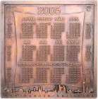 Medaillen auf Numismatik und Prägetechnik. 
Berlin. Kalender-Plakette der Münze Berlin 2005, Kupfer, einseitig, Kalendarium über Stadtsilhouette, re....