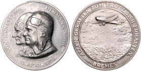 Medaillen und Abzeichen auf Luft- u. Raumfahrt. 
Silbermed. 1928, unsign., auf den Ost-West-Ozeanflug der "Bremen", die Brb. von Hünefeld u. von Köhl...