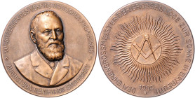 Freimaurer. 
ohne Ortsangabe. Bronzemed. 1905, unsign. (v. Mayer & Wilhelm, Stuttg.), auf August von Reinhardt anlässl. seiner Wahl zum Vorsitzenden ...