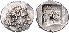 Münzen der griechischen Welt. 
Karia/Stratonikeia. 
Hemidrachme, ca. 88-85 vdZ, 1,12 g, Magistrat Charimon, belorb. Kopf des Zeus re./in Quadratum i...