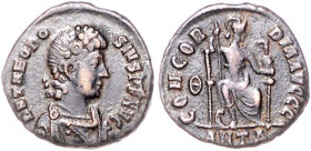 Römische Münzen. 
Kaiserzeit. 
Theodosius I. 379-395. Follis, 2,47 g, Antiochia, diad., drap. u. gepanz. Bü. re./CONCORDIA AVGGG, Constinopolis fron...