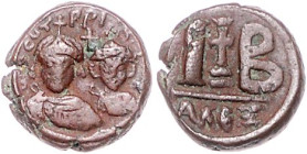 Byzantinische Münzen. 
Heraclius, 610-641. Dodekanummion (12 Nummi), 4,69 g, Alexandria, 613-618, Bü. des Kaisers und die seines Sohnes u. Mitkaisers...