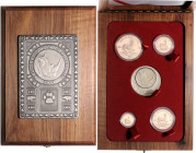 Südafrika. 
Rep. Südafrika seit 1961. "Krugerrand Premium de Luxe Set" 2011, GOLD, mit 4 Münzen (1 Oz, 1/2 Oz, 1/4 Oz u. 1/10 Oz fein) und einer Meda...