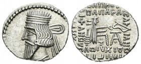 Imperio Parto. Vologases III. Dracma. 105-147 d.C. Partia. (Gic-5831). Anv.: Busto diademado a izquierda. Rev.: Arquero entronizado a derecha, alreded...