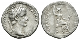 Tiberio. Denario. 16 d.C. Lugdunum. (Spink-1763). (Ric-26). Rev.: PONTIF MAXIM. Figura femenina sentada a derecha con cetro y rama. Ag. 3,50 g. MBC+/M...