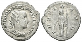 Gordiano III. Antoniniano. 243-4 d.C. Roma. (Spink-8654). Rev.: PROVID AVG. Providencia en pie a izquierda con vara y cetro, a sus pies globo. Ag. 4,2...