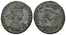 Constancio II. Maiorina. 348-349 d.C. Aquileia. (Spink-18183). (Ric-97). Rev.: FEL TEMP REPARATIO. Constancio en pie a izquierda en galera guiado por ...