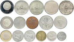Repubblica Italiana e San Marino, Lotto di 16 curiosità numismatiche: 500 Lire 1986 Calcio Proof con assi a medaglia (ruotata di 180°); 500 Lire 195* ...
