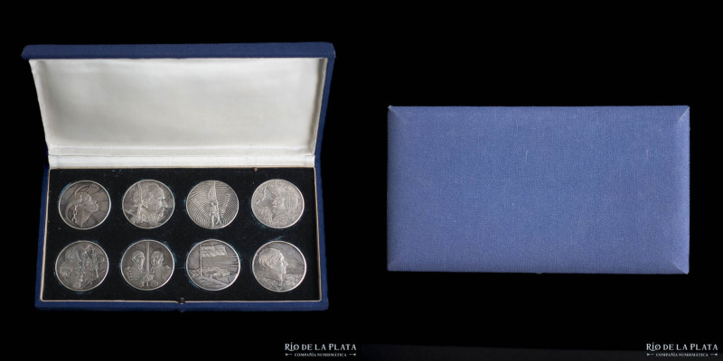 Uruguay. Año de la Orientalidad. Proof set 1975. AG.925; 40mm; 25g. Ocho piezas ...