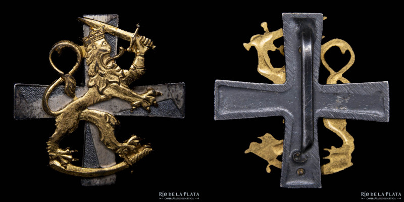 Finlandia. Prendedor Cruz de Guerra. Metal plateado y dorado; 24mm; 3.72g. León ...