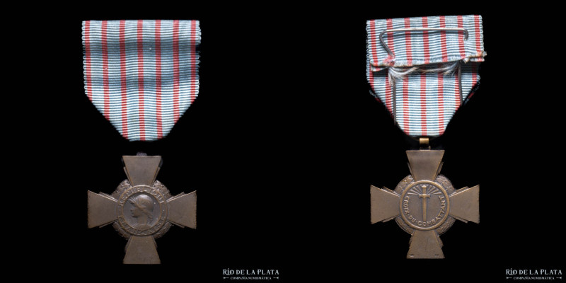 Francia. Cruz de combatiente. Bronce; 36mm; 16g. Medalla creada en 1930 para rec...