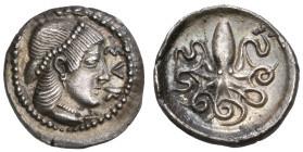 ‡ Sicily, Syracuse, litra, c. 466-460 BC, ΣΥΡΑ, pearl-diademed head of Arethusa right wearing earring and necklace, rev., octopus, 0.81g, die axis 3.0...