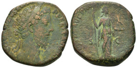 Sestertius Æ
Commodus (177-192)., Rome, AD 186-187, Laureate head r. / Nobilitas standing r. holding sceptre and palladium
27 mm, 22,37 g
RIC 501