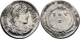 Siliqua AR
Valens (364-378), Constantinopolis, 364-367, D N VALENS P F AVG Rosette-diademed, draped and cuirassed bust of Valens to right / VOT / V i...