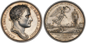 Premier Empire 1804-1814
Médaille en argent par Andrieu, 1805, Réta- blissement du Pont d'Avignon, AG 42 mm
Avers : NAPOLEO IMPERATOR ET REX AN. II MD...