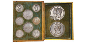 Premier Empire 1804-1814
Coffret en forme de livre contenant 10 clichés unifaces en plomb
- Deux gros clichés par Andrieu (140 mm)
- Marie Louise I...