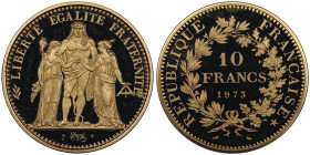 Cinquième République 1959 à nos jours
Piéfort en or de 10 Francs Hercule, 1973, AU 84.1 g. 920‰ 37 mm tranche en relief
Ref : GEM 183.P2, KM#P459
Cons...